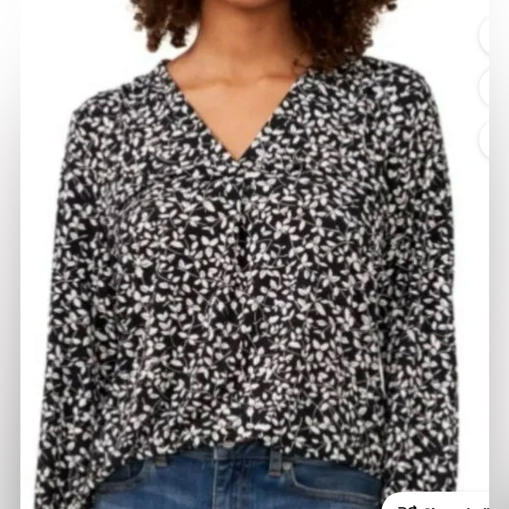 Two by Vince Camuto B & W Leaf Print V Neck Long Sleeve Tunic